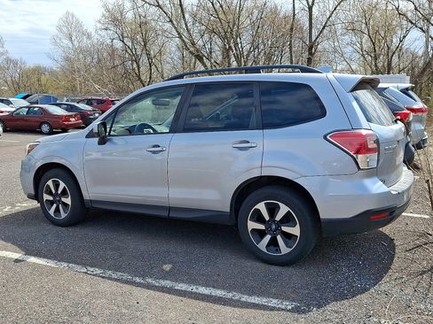 Used 2017 Subaru Forester 2.5i Premium image 4