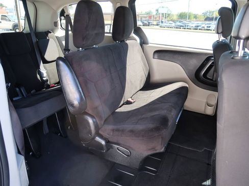 Used 2018 Dodge Grand Caravan SE image 8