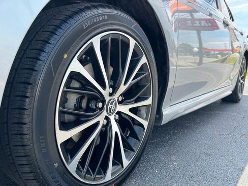 Used 2019 Toyota Camry SE FWD image 11
