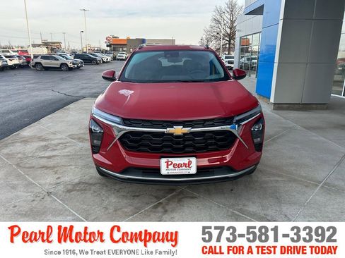 New 2026 Chevrolet Trax LT w/ LT Convenience Package image 2