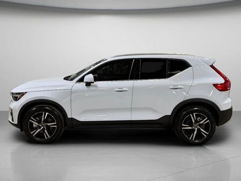 Used 2025 Volvo XC40 B5 Core AWD/4WD image 8