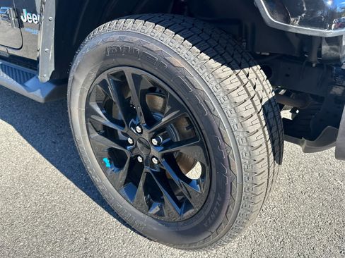 Used 2022 Jeep Wrangler Unlimited Sahara w/ Cold Weather Group image 23