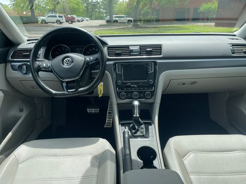 Used 2018 Volkswagen Passat 2.0T R-Line FWD image 16