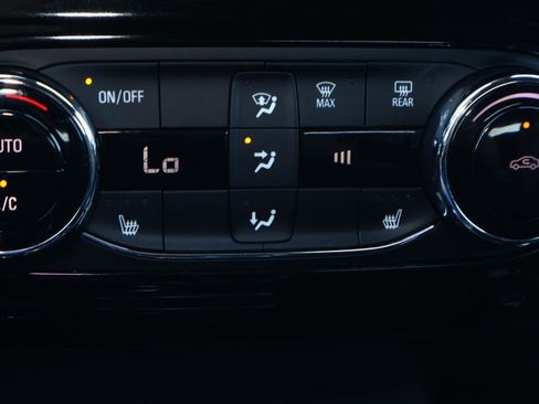 Used 2024 Chevrolet Trax RS image 28