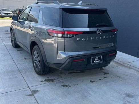 Used 2022 Nissan Pathfinder SV image 5