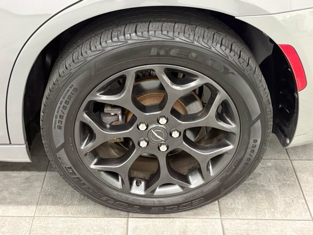 Used 2019 Chrysler 300 S AWD/4WD image 7