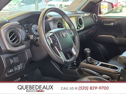 Used 2022 Toyota Tacoma TRD Sport w/ TRD Premium Sport Package AWD/4WD image 10