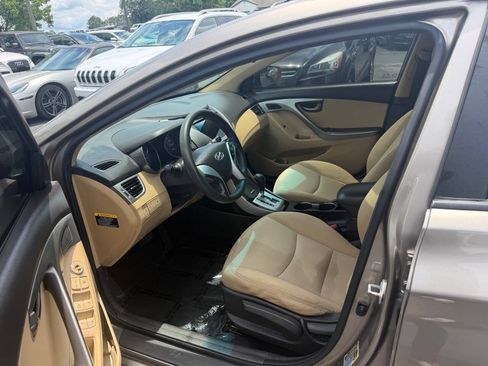 Used 2012 Hyundai Elantra GLS FWD image 15