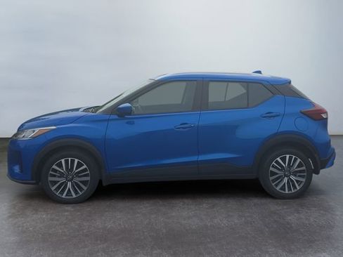 Used 2023 Nissan Kicks SV FWD image 2