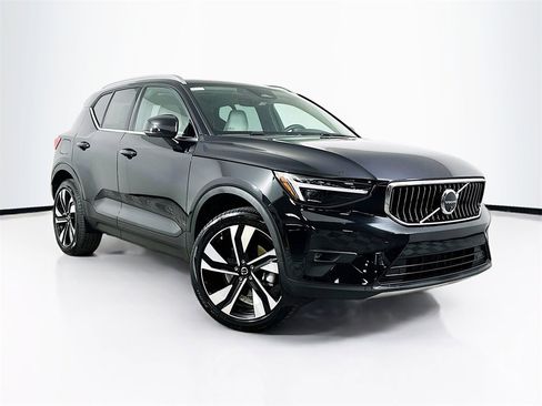 Used 2025 Volvo XC40 B5 Ultra w/ Protection Package image 1
