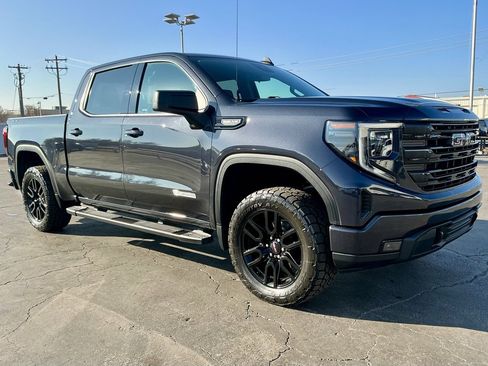 Used 2022 GMC Sierra 1500 Elevation w/ LPO, Elevation Black Package image 6