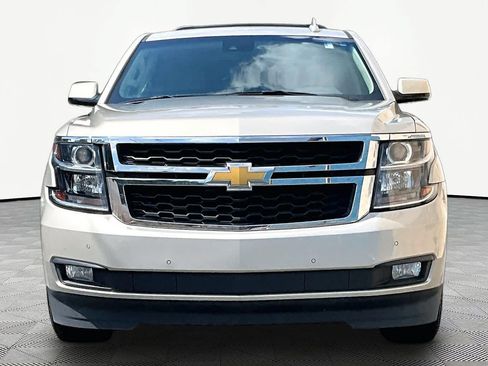 Used 2017 Chevrolet Suburban LT RWD image 4