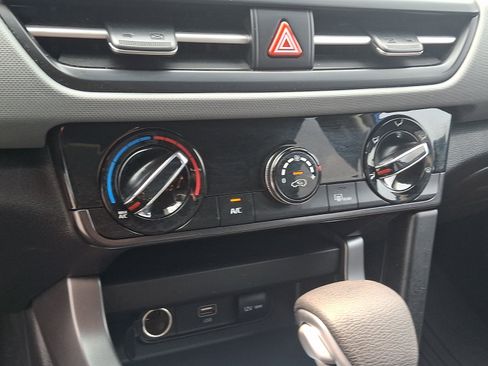 Used 2024 Kia Seltos LX AWD/4WD image 15