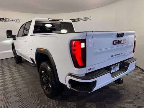 Used 2025 GMC Sierra 2500 AT4 AWD/4WD image 4
