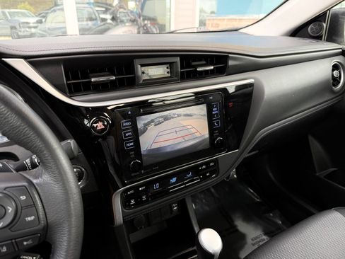 Used 2018 Toyota Corolla SE w/ SE Premium Package FWD image 32