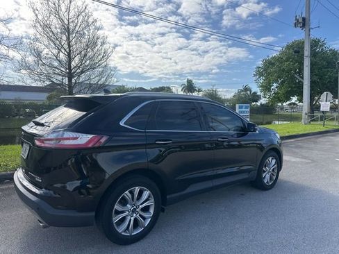 Used 2019 Ford Edge Titanium FWD image 3