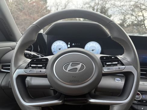 Used 2025 Hyundai Elantra SEL image 23