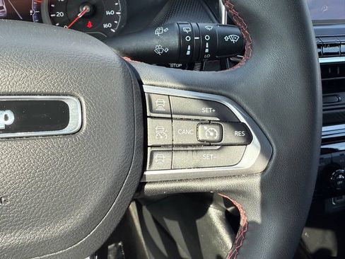 Used 2024 Jeep Compass Trailhawk AWD/4WD image 39