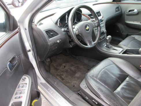 Used 2010 Chevrolet Malibu LTZ image 12