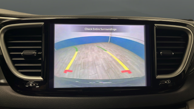 Used 2024 Chrysler Pacifica Touring-L FWD image 13