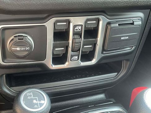 Used 2024 Jeep Wrangler Unlimited Sport AWD/4WD image 19
