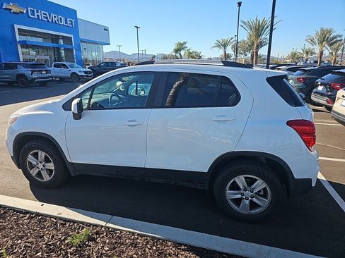Used 2022 Chevrolet Trax LT w/ Driver Confidence Package image 3