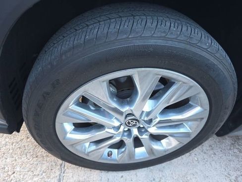 Used 2023 Toyota Highlander Limited image 9