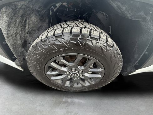 Used 2023 Toyota Tundra Platinum w/ Advanced Package image 31