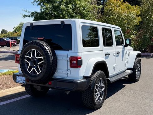 Used 2024 Jeep Wrangler Unlimited Sahara AWD/4WD image 7