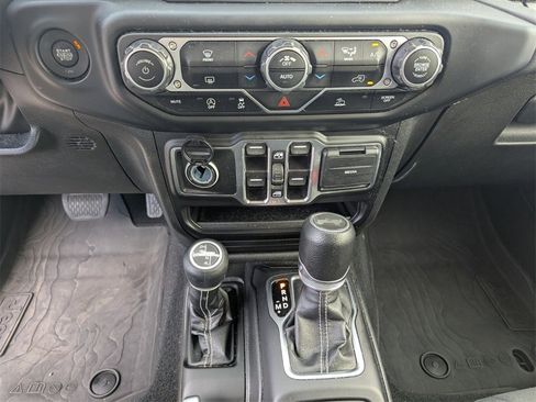 Used 2023 Jeep Wrangler Sahara image 25
