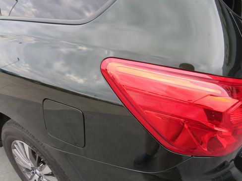 Used 2018 Nissan Pathfinder SV w/ SV All Weather Package image 34