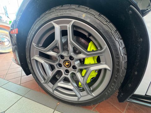 Used 2024 Lamborghini Huracan Sterrato image 21