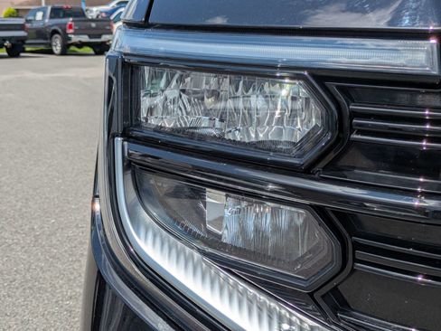 Used 2025 Ford Expedition Platinum AWD/4WD image 10