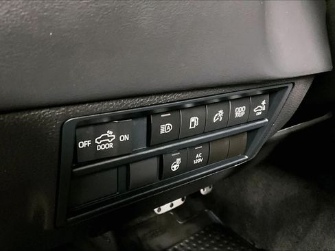Used 2025 Toyota Tundra Platinum w/ TRD Off-Road Package AWD/4WD image 33