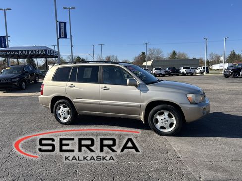 Used 2006 Toyota Highlander 4WD V6 w/ 3rd Row image 1