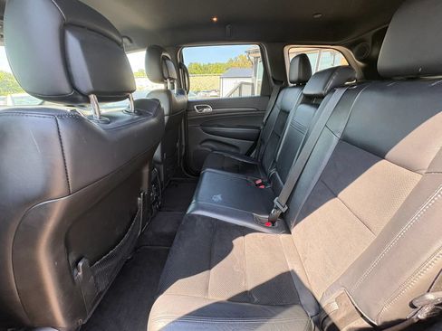 Used 2018 Jeep Grand Cherokee Altitude AWD/4WD image 23