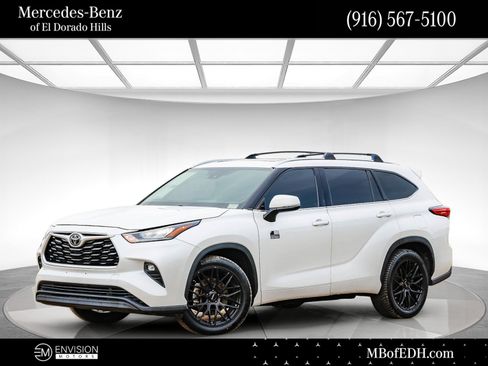 Used 2020 Toyota Highlander XLE image 1