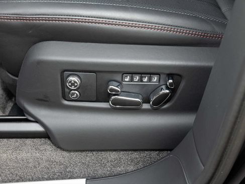 Certified 2025 Bentley Bentayga AWD/4WD image 34