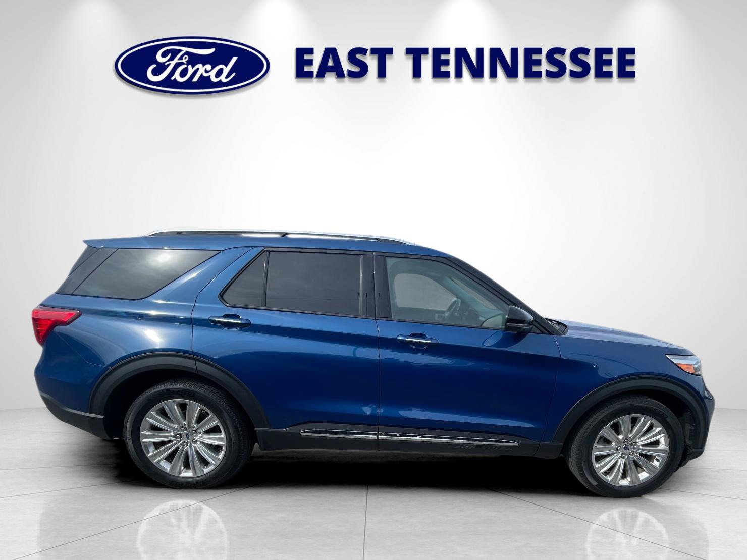 Used 2022 Ford Explorer Limited w/ Equipment Group 301A RWD image 2