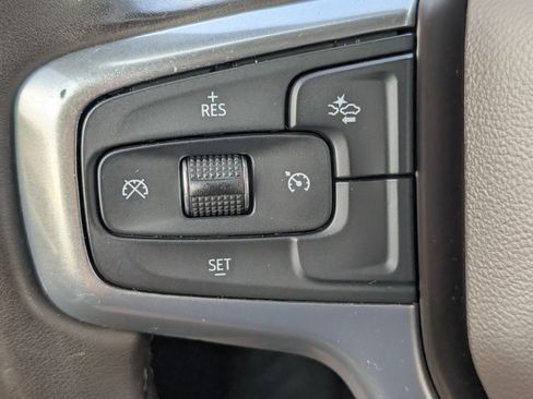 Used 2024 Chevrolet Suburban LT RWD image 17