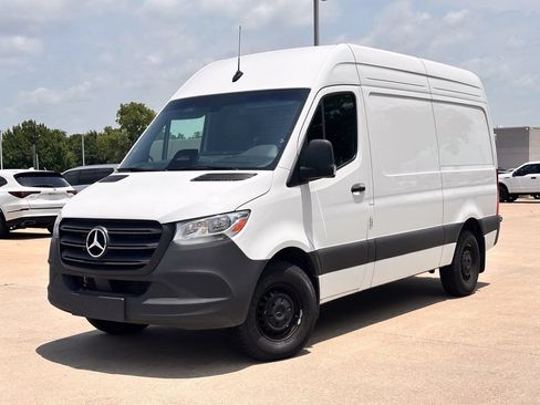 Used 2025 Mercedes-Benz Sprinter 2500 image 8