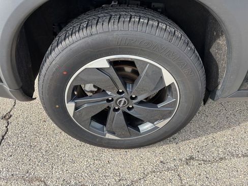 Used 2025 Nissan Rogue SV image 31