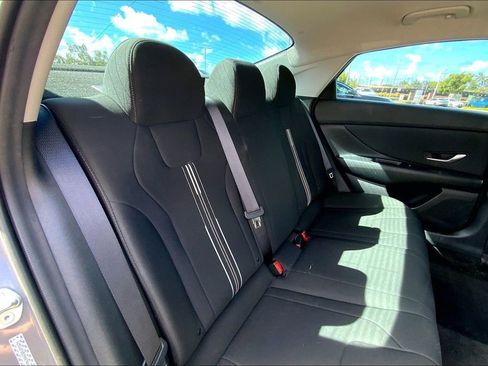 Used 2023 Hyundai Elantra SEL w/ Convenience Package image 25