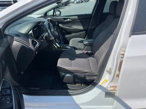 Used 2019 Chevrolet Cruze LS FWD image 15