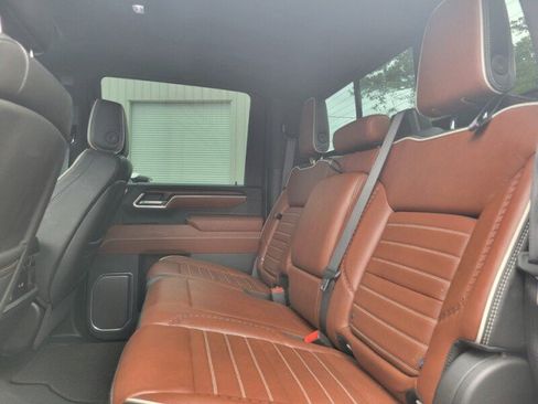 Used 2024 GMC Sierra 3500 Denali Ultimate AWD/4WD image 20