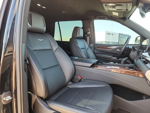 Used 2024 Cadillac Escalade Luxury RWD image 15