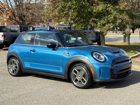 Used 2022 MINI Cooper SE image 1