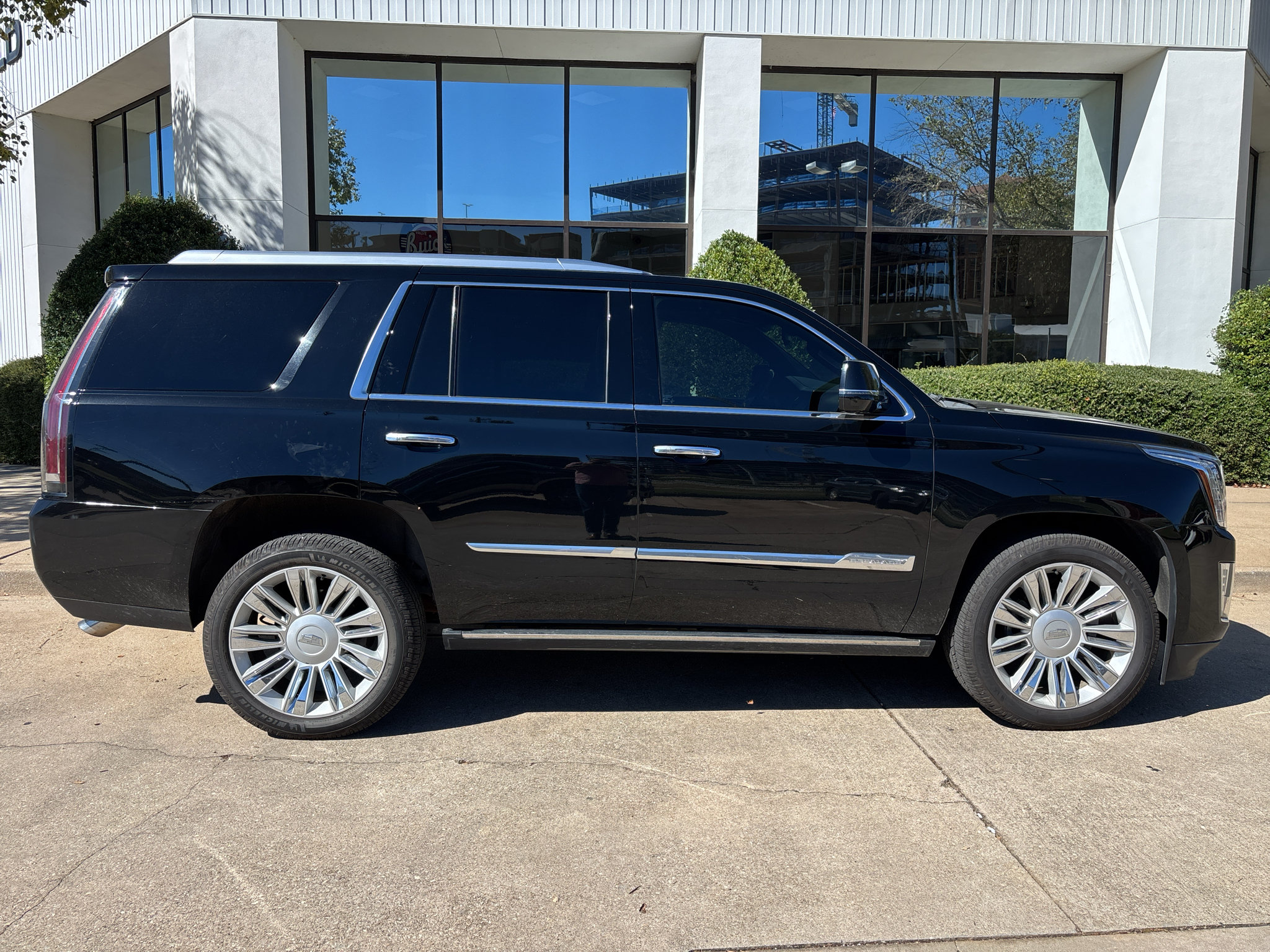 Used 2015 Cadillac Escalade Platinum AWD/4WD image 9