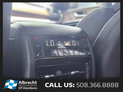 Used 2023 Jeep Grand Cherokee L Summit w/ Luxury Tech Group V AWD/4WD image 17