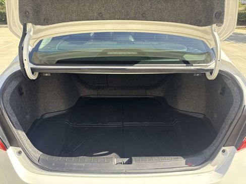 Used 2018 Honda Accord Touring image 12